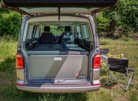 REIMO CampingBox L-CM til VW T6 / 5 Multivan + California Beach, med original 3-personers bænk