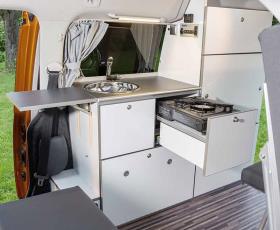 Møbeldel Caddy Maxi Camp præfabrikeret færdigmonteret med køleboks, vandsystem o