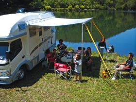 Storm tension kit for awnings