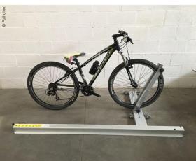 Loading aid for 2 bicycles with electric drive for rear garage