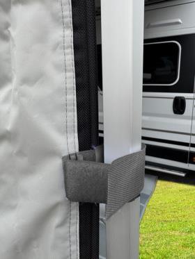 Girona - Wind/rain blocker - Sidepanel, til markiseudtræk 250 cm, fastgørelse med trækstænger