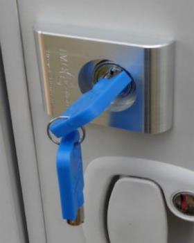 Universel indbygget lås til kuffertklapper