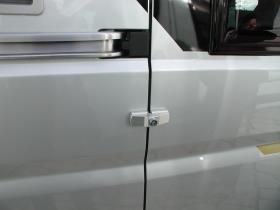 Universal påbygget lås til skydedøre og bagdøre