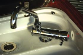 Tap MINIMAL for warm and cold water