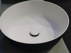 Håndvask lavet af Ocritech, udvendig sort / indvendig hvid, mål: ø304mm H110mm