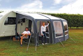 Inflatable, very roomy caravan tent section