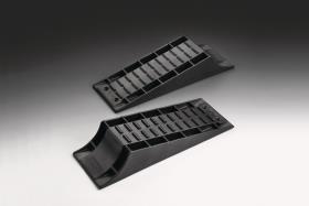 Standard compensation wedge black, load capacity 4t per axle
