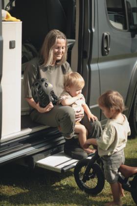 Thule Slide-Out Step G2 VW Crafter und MB Sprinter FWD ab Bj. 2017